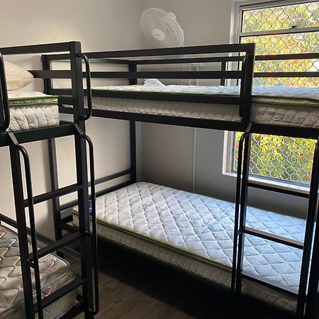 Homely Inn Hostel Гоулд Коуст Екстериор снимка