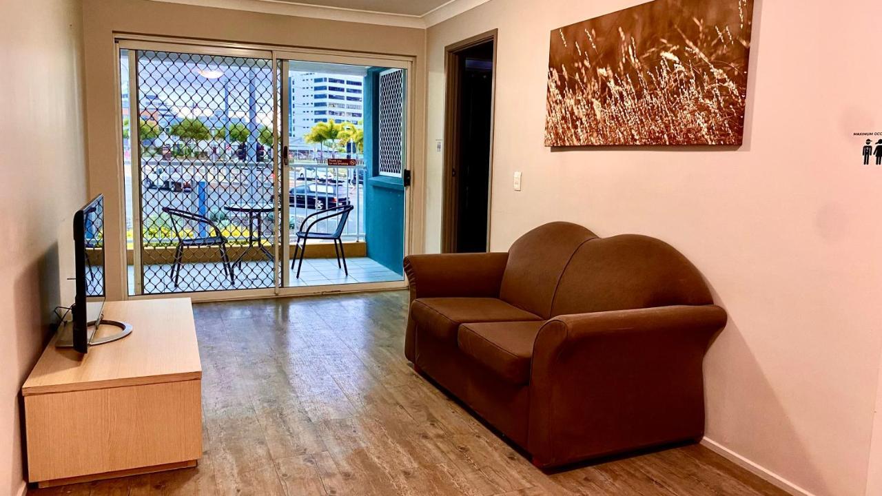 Homely Inn Hostel Гоулд Коуст Екстериор снимка