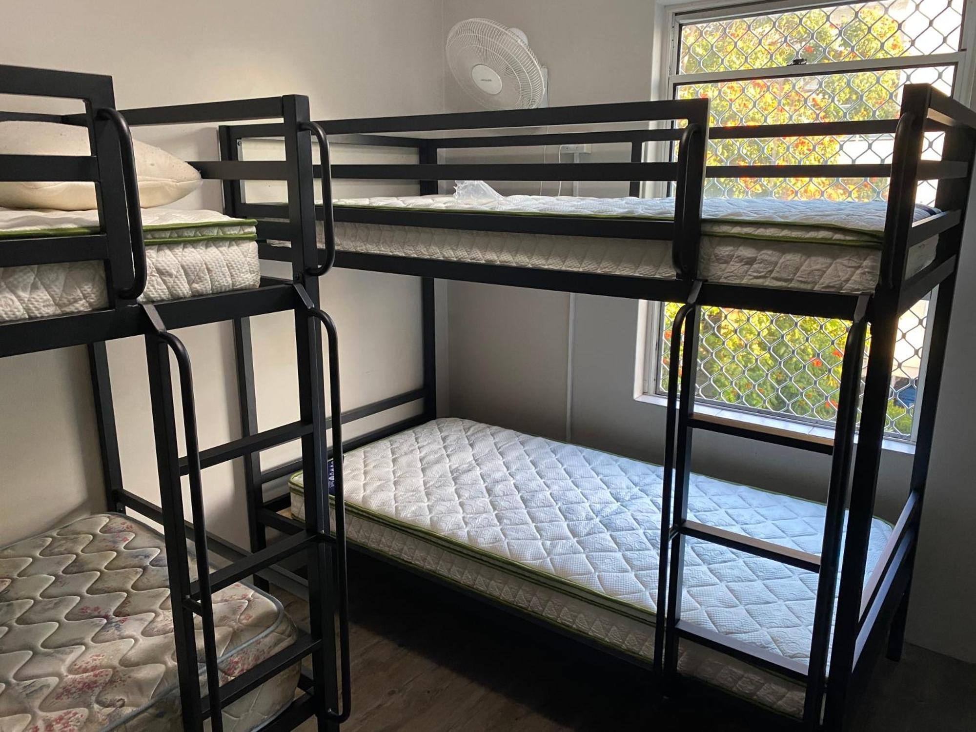 Homely Inn Hostel Гоулд Коуст Екстериор снимка