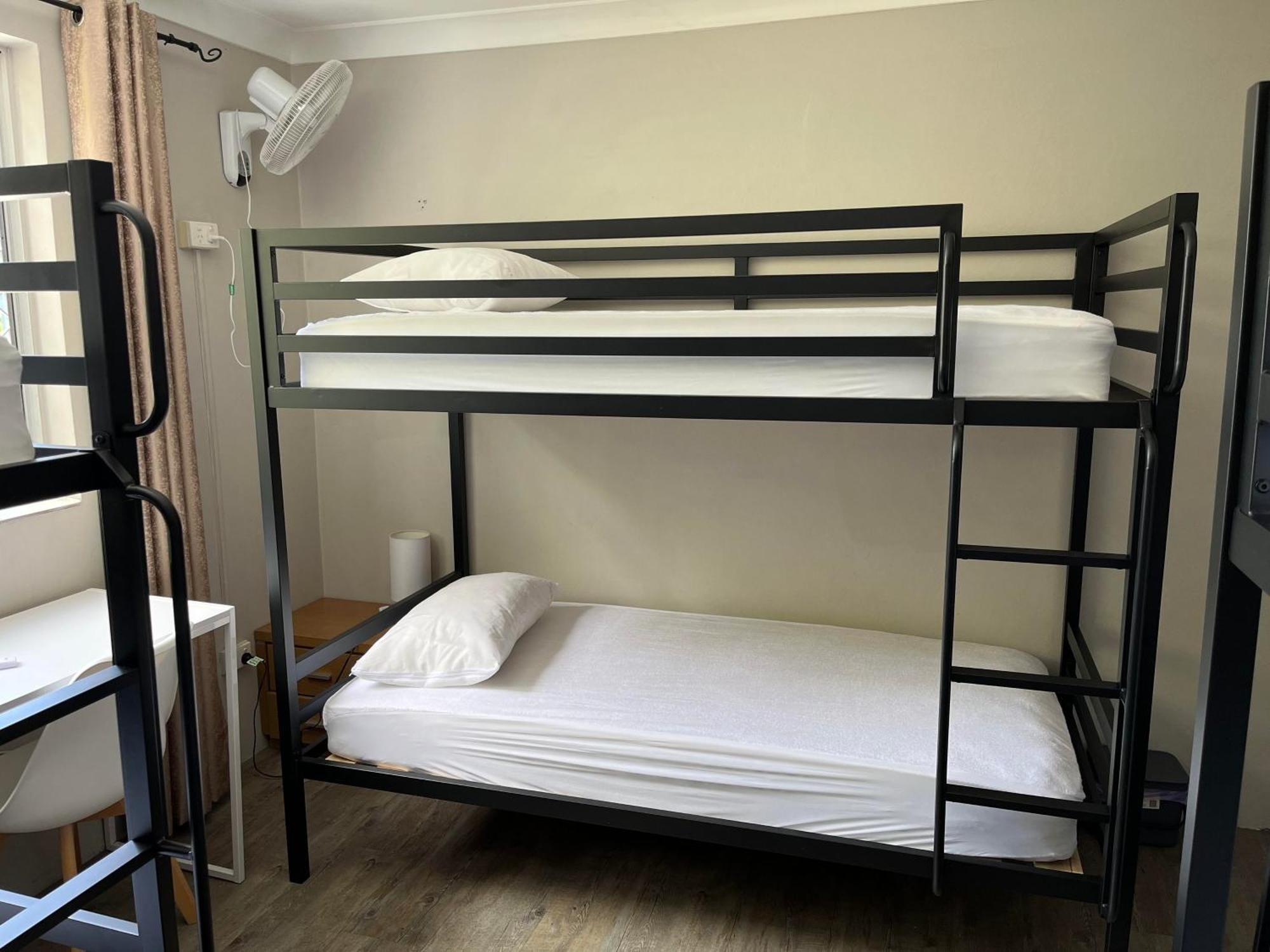 Homely Inn Hostel Гоулд Коуст Екстериор снимка